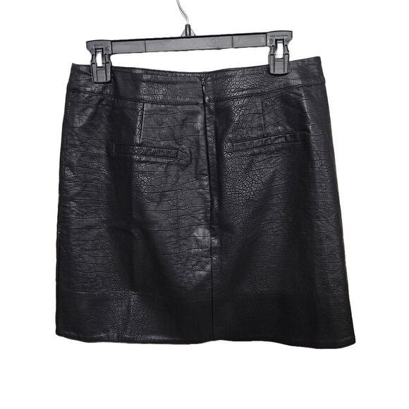 Loveriche Black Textured Faux Leather Mini Skirt Size Medium Front Slits - Picture 2 of 7
